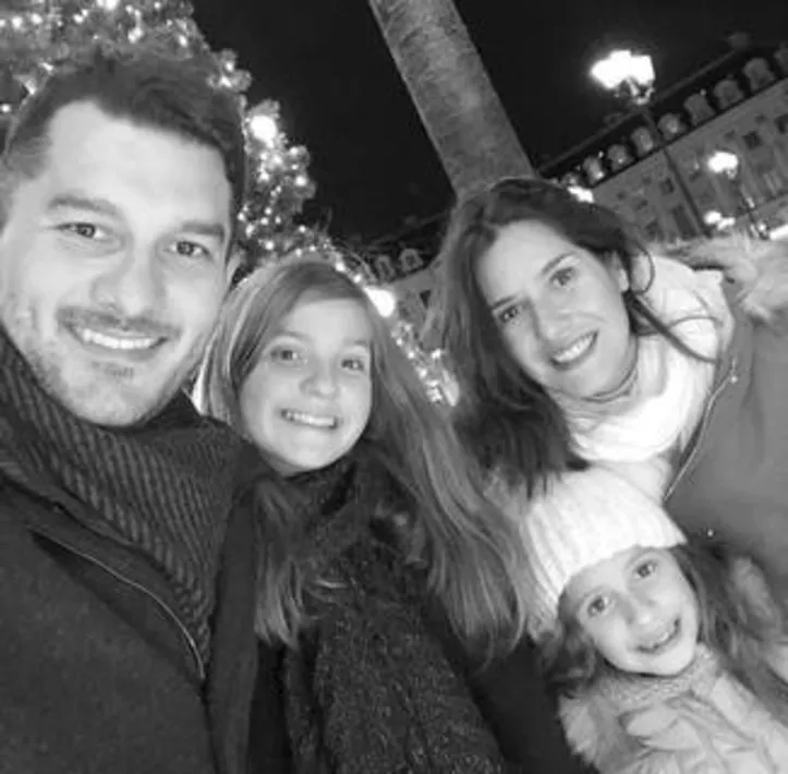 Com os dindos Fabiano Said+Mariana Peixoto na moldura, la belle JÚLIA PEIXOTO chegou aos 12 anos cercada do carinho da família 