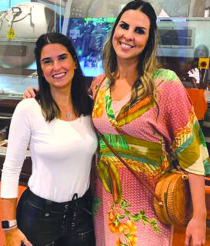 Recebendo o carinho virtual da ‘cunha’ Celle Medeiros, a nutri ANDREA NOVAIS brindou bday por esses dias