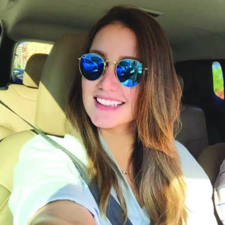Ilhada do carinho da família, TATI TERENCIO brinda, hoje, mais um outono