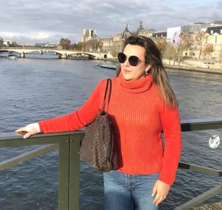 Direto da Europa, a sweet LAURA GUARACIABA recebe - hoje - cumprimentos por seu bday