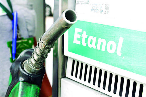 Imagem ilustrativa da imagem ABASTEÇA COM ETANOL