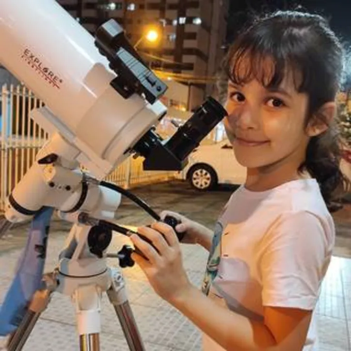 Nicole tem apenas 7 anos e já é astrônoma amadora