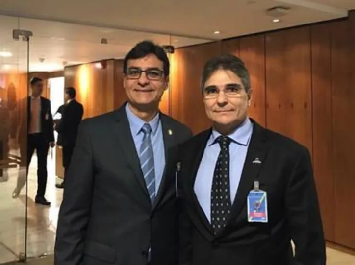 ALFREDO BRÊDA, presidente do Sinduscon-AL, e JUBSON UCHÔA, presidente da Ademi-AL, comemoram o sucesso da Feira Minha Casa Própria, que acontece até este domingo no Maceió Shopping e Shopping Pátio