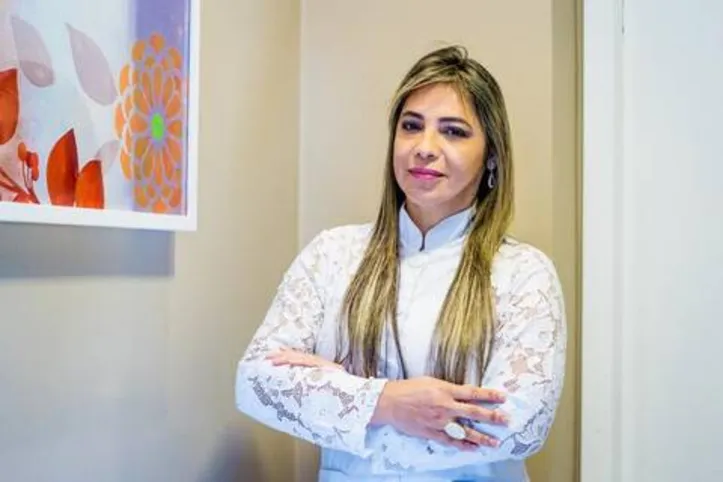 CLÁUDIA PINTO, ginecologista do Hapvida Maceió, destaca para a importância da campanha outubro rosa na prevenção e combate ao câncer de mama