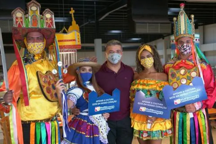 RUSIJÂNIO LÚCIO FREIRE (TITIO), Diretor de Marketing do Unicompra, comemora o sucesso do novo restaurante do Unicompra Ponta Verde, transformado em um museu dos folguedos alagoanos, mostrando apoio do grupo à cultura de Alagoas

