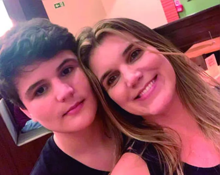 Já o guapo DAVI MURITIBA chegou aos 16 anos - com carinho extra de mommy CAROLINA