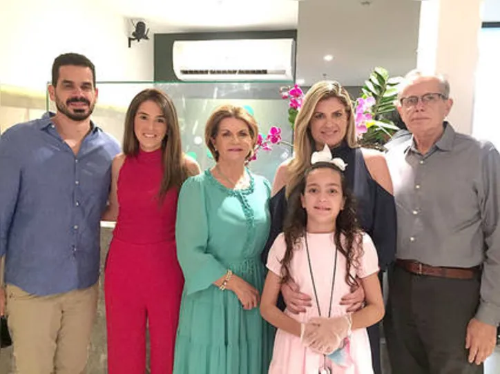 FAMILY| Rafael, Bruna Lopes, Fernanda Gaia, Victoria e Fernando Duarte fazem moldura para a matriarca ROSA GAIA - na inauguração do Instituto homônimo