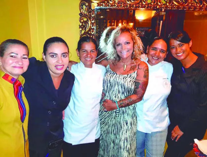 E SIMONE BERT reuniu todo o staff para celebrar os 24 anos do Wanchako