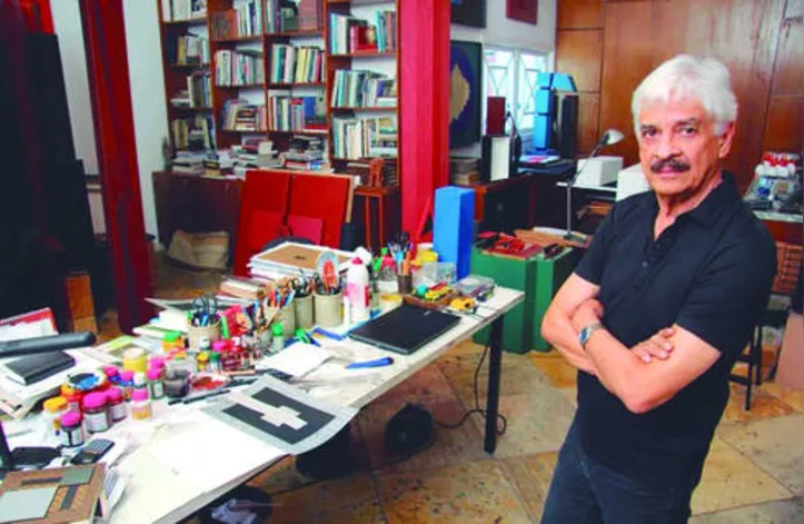 Dono de um savoir-faire ímpar, o artista plástico ROGERIO GOMES vira o calendário hoje - em pleno feriado