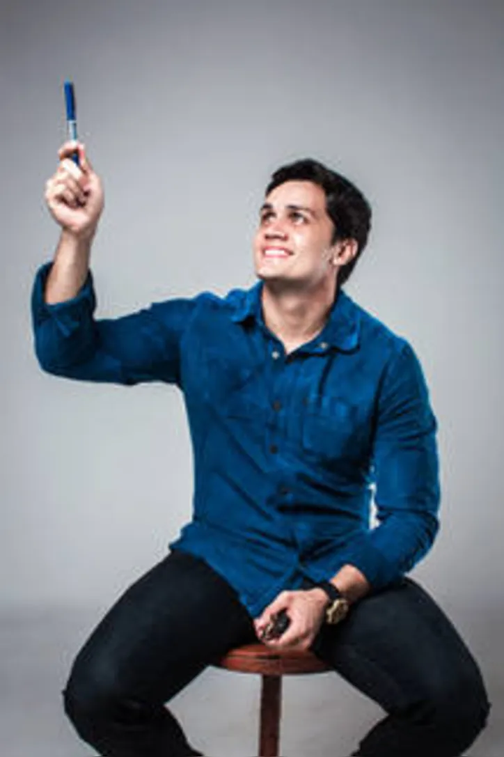 Livro interativo quer transpor experiência idealizada pelo poeta nas redes sociais