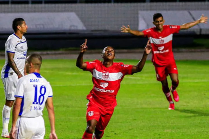No primeiro turno, Iago Dias marcou duas vezes e selou a vitória do Galo por 3 a 1