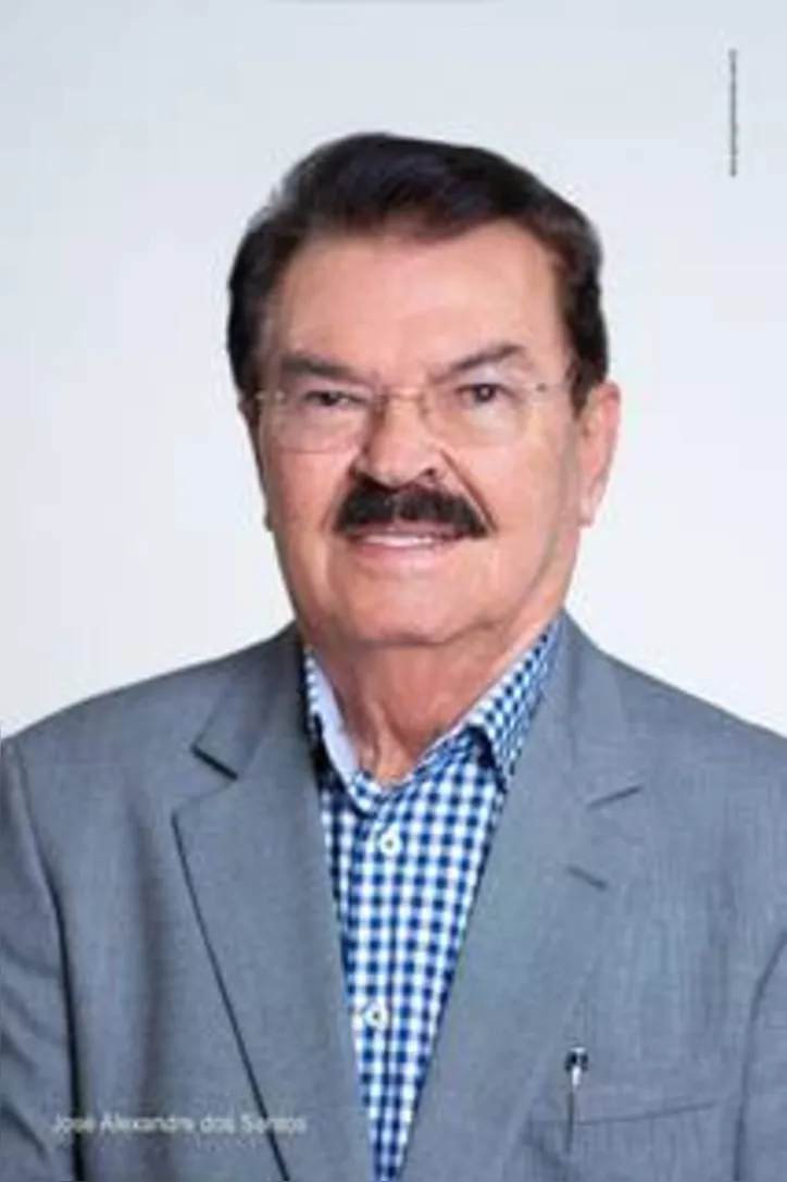 JOSÉ ALEXANDRE, Presidente das Indústrias Reunidas Coringa, comemorou no último domingo mais um ano de vida, recebendo os parabéns pela passagem do seu dia e também pela contribuição para fortalecer a economia do estado