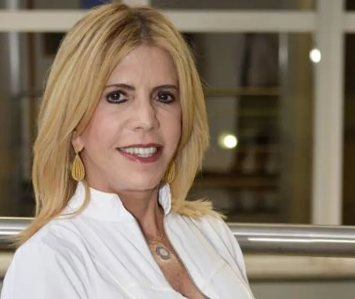 ELVIRA RIBEIRO, médica oftalmologista e diretora do Instituto da Visão, referência na área médica e também cultural do estado pelo incentivo aos artistas
