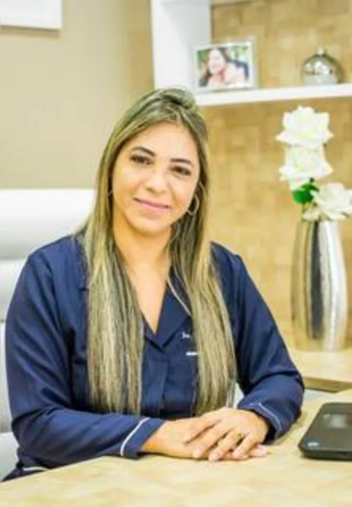 CLAUDIA PINTO, ginecologista do Hapvida Maceió, destaca importância de medidas de prevenção, controle e assistência para diminuir o aumento no número de pessoas que convivem com o HIV

