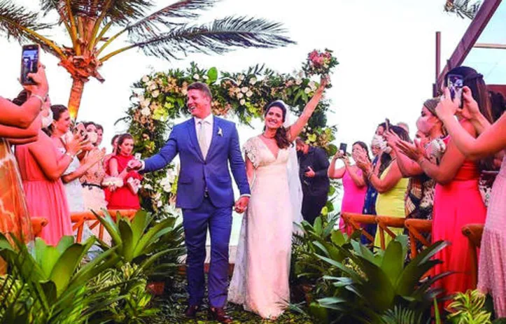 Há dias a coluna errou e antecipou o wedding de LUÍSA PATURY+LUIZ FELCHER - que subiram ao altar após 08 anos de namoro