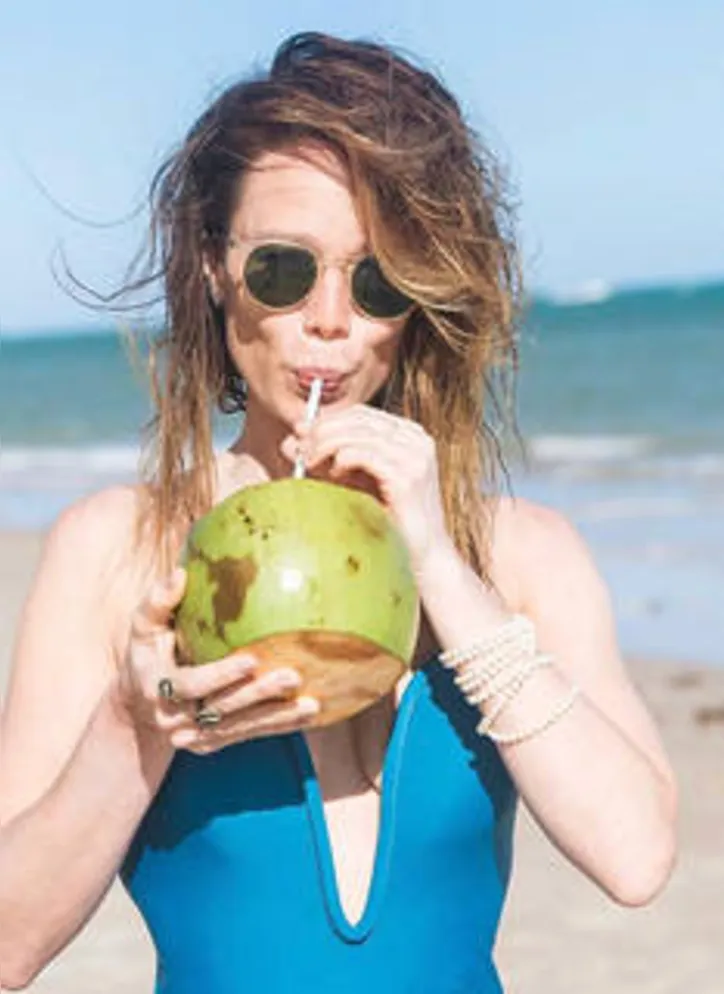 As celebs estão entre nós... Enquanto MARIANA XIMENES descansa a beleza em Poxim...