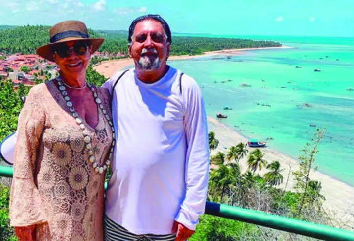 Com a Pousada do Alto por testemunha, CARLOS ALBERTO+MARIZA TAVARES curtem dias de dolce far niente