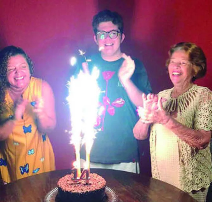 ANTÔNIO fez 14 primaveras ilhado pelo carinho de MAIRA+AYDIL LESSA