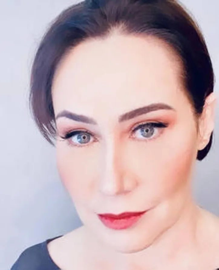 Dona de uma beleza clássica, SAMEA CAVALCANTI capricha no olhar 43 e foca em neo possibilidades