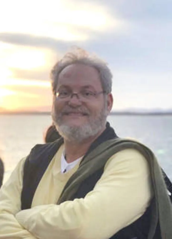 Referência como professor de comunicação, LUIZ DANTAS emenda a comemoração da data com o b-day - no domingo
