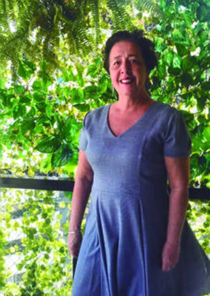 Figura hiper discreta, AUGUSTA FARIAS brindou idade nova em pétit comitê