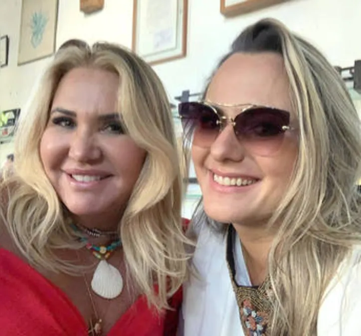 Depois de um ano sem o carinho presencial - porque o sentimento mútuo nem a pandemia conseguiu afastar - MONICA+MONIQUE CASADO em cena reencontro em solo Caeté
