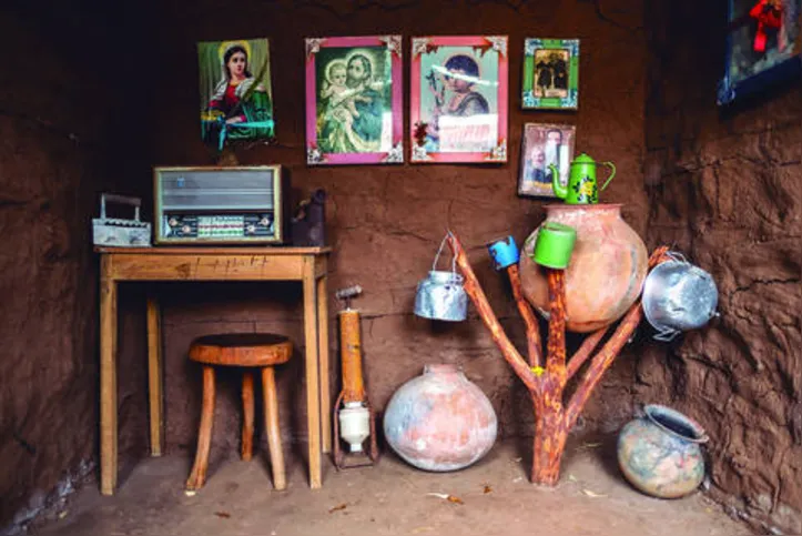 Visitantes encontram produtos feitos à base de mel, artesanato, além de casinha de taipa, decorada com artefatos da cultura local