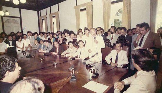 Primeira turma de delegados aprovados em concurso da Polícia Civil de Alagoas é empossada pelo então governador Fernando Collor de Mello, em solenidade no Palácio Marechal Floriano Peixoto, em 14 de novembro de 1988


