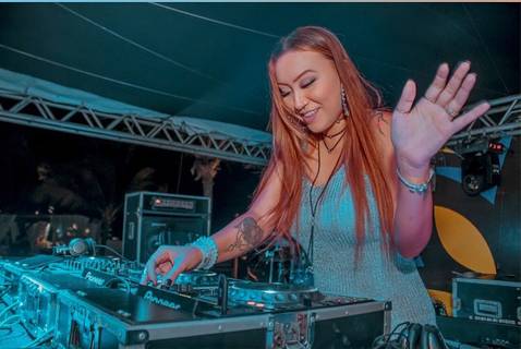 DJ Knashi promete repertório diversificado, para todas as gerações de fãs da música pop