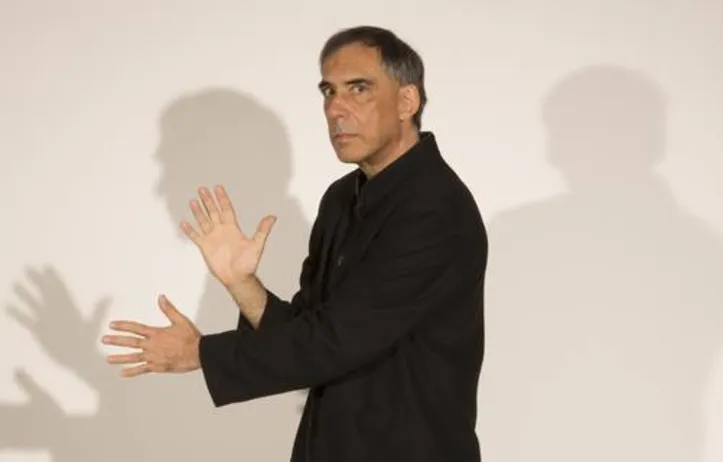 Imagem ilustrativa da imagem Arnaldo Antunes volta à poesia em repúdio à democracia que se desfaz