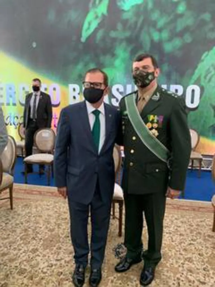 O presidente do Superior Tribunal de Justiça (STJ), alagoano Humberto Martins, prestigiou a posse do novo comandante do Exército Brasileiro, general Paulo Sérgio Nogueira de Oliveira, na última terça-feira, 20, em Brasília. 