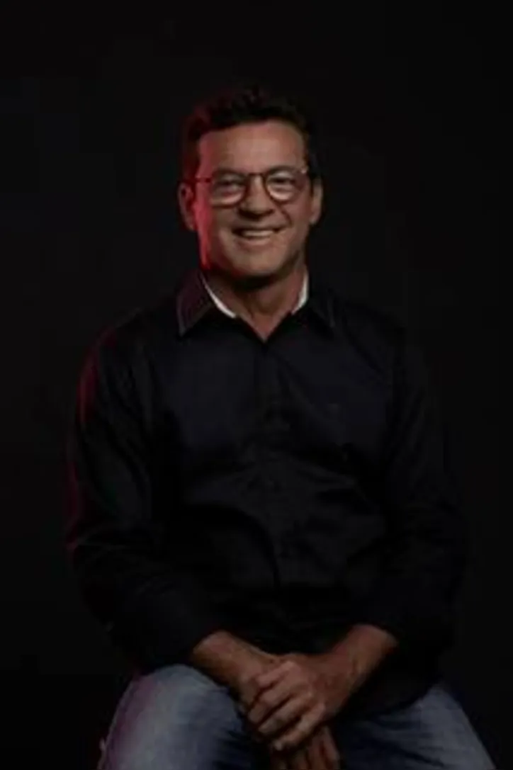 PAULO DE TARSO, diretor de Atendimento na Six Propaganda, festeja nesta terça-feiras as conquistas pessoais e profissionais, com otimismo para o bom momento do setor publicitário

