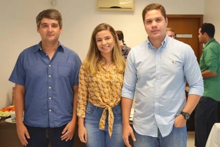 ANDRÉ NOGUEIRA, LUÍSA BRASILEIRO e LEONARDO PEREIRA, jovens lideranças da construção civil alagoana, com trabalho inovador para fortalecer o setor em diversas áreas no estado