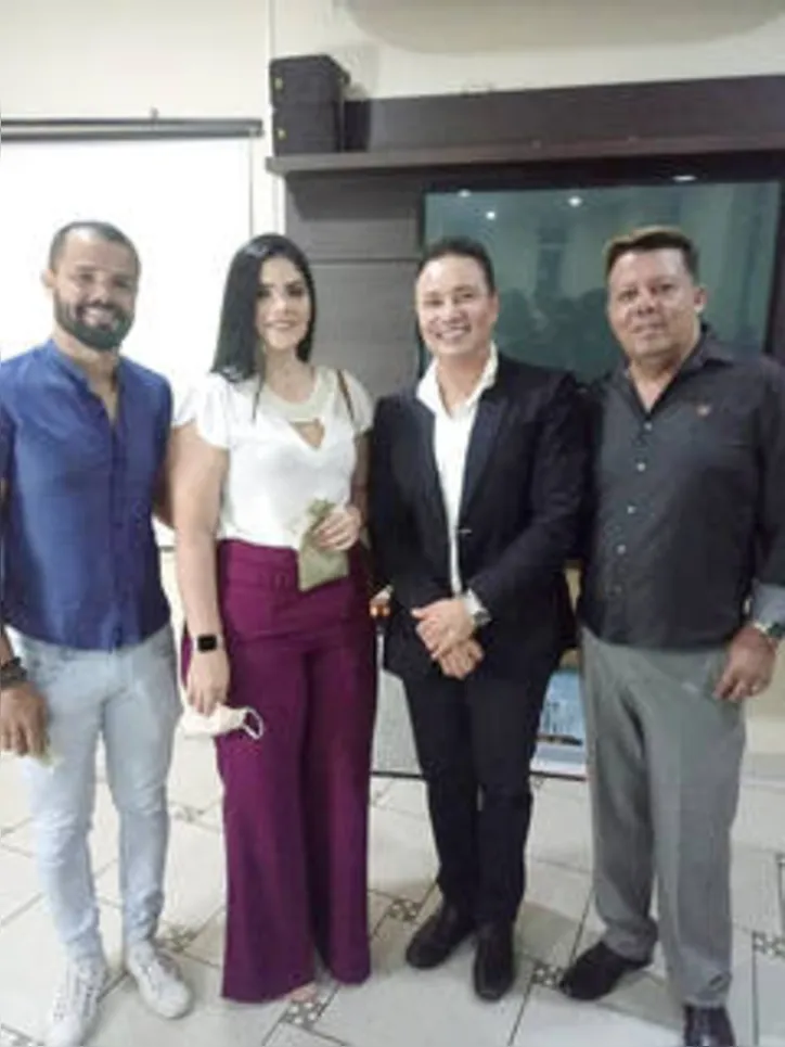 JULIENNE e CRISTÓVÃO RAMOS com EMERSON ALBUQUERQUE e o colunista AROLDO MARQUES