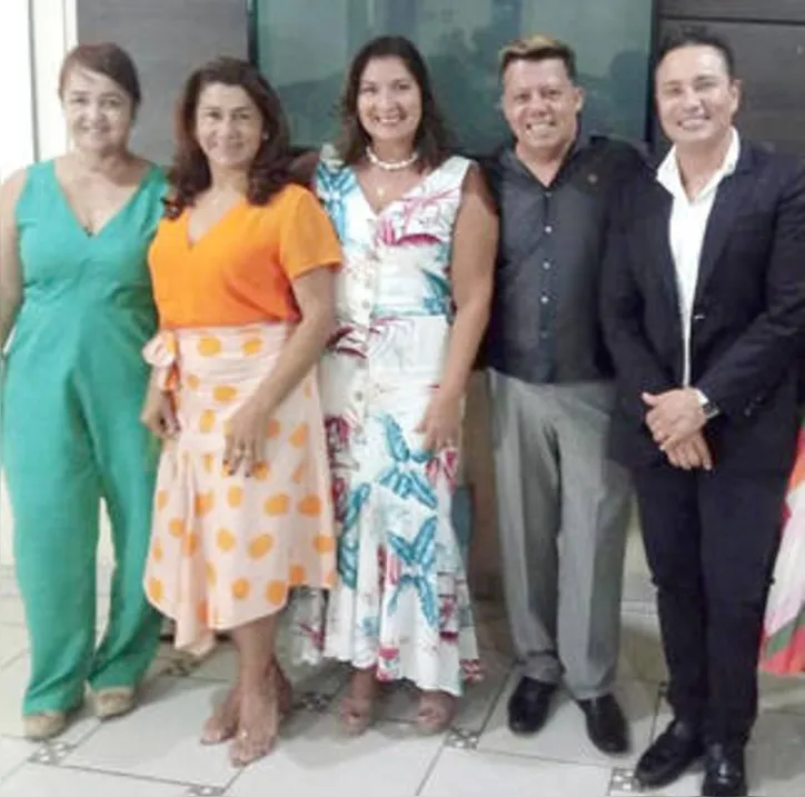 TEREZA LÚCIA, VERA LÚCIA, TÂNIA MACEDO com os anfitriões