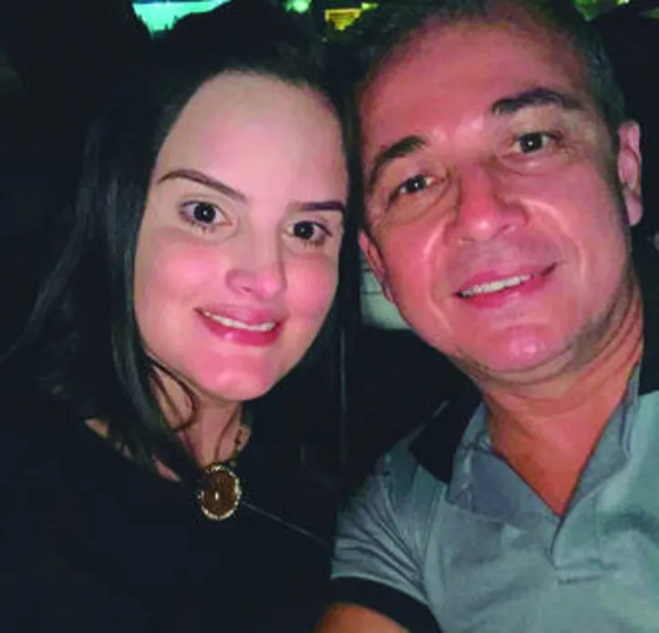 Já BARTÔ BARBOSA - requisitado sommelier - brinda (literalmente!) idade nova neste domingo - ao lado da wife, Marcella Perrelli