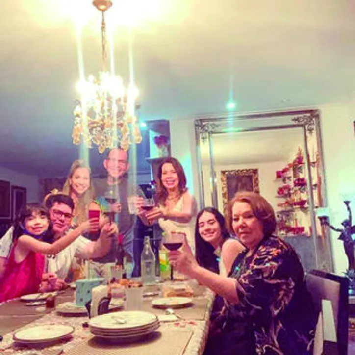 Cercada de filhos, netos e agregados, MAILDA FONTAN ganhou bolo+guaraná esta semana
