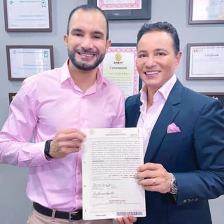 O publicitário LEVI FERNANDES e o cirurgião orofacial EMERSON ALBUQUERQUE disseram o famoso ‘sim’ - em cerimônia íntima, em Sampa