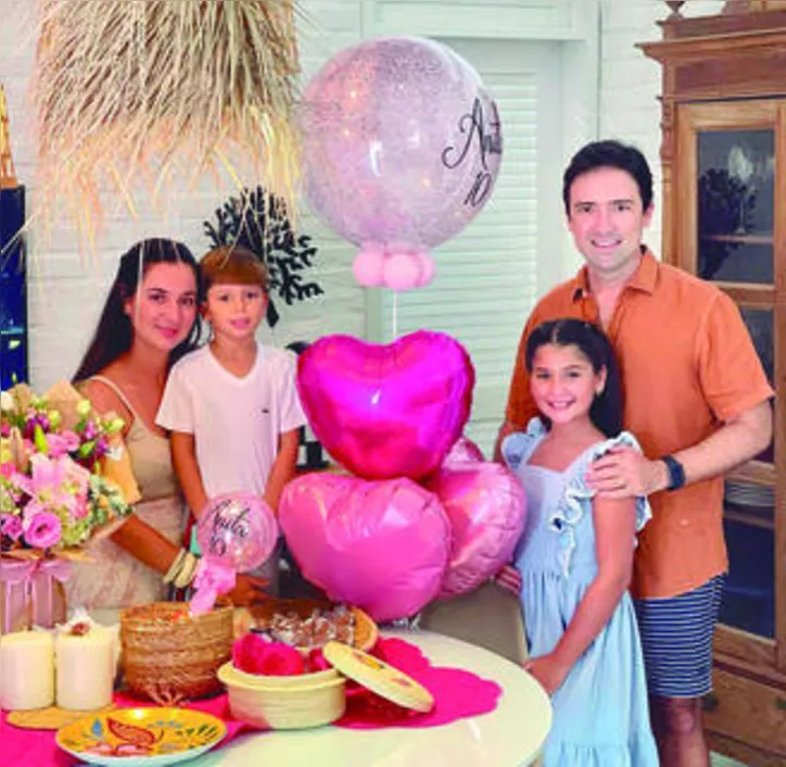 BELLE+ARTHUR VASCONCELOS - com o outro herdeiro na moldura - brindaram os 10 anos da sweet ANITA