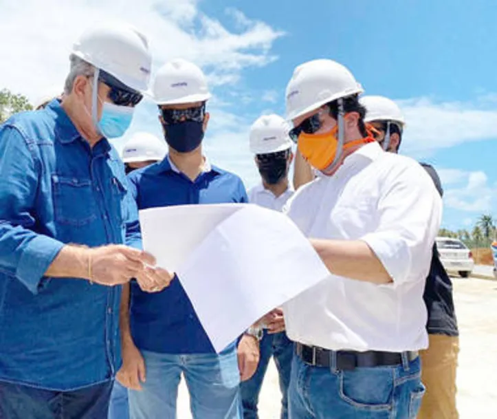 Por esses dias, o presidente da Equatorial, HUMBERTO SOARES, acompanhado do superintendente de Operações, SÉRGIO VALINHO, recebeu o neo prefeito JHC para acompanhar a obra da nova subestação de Ipioca