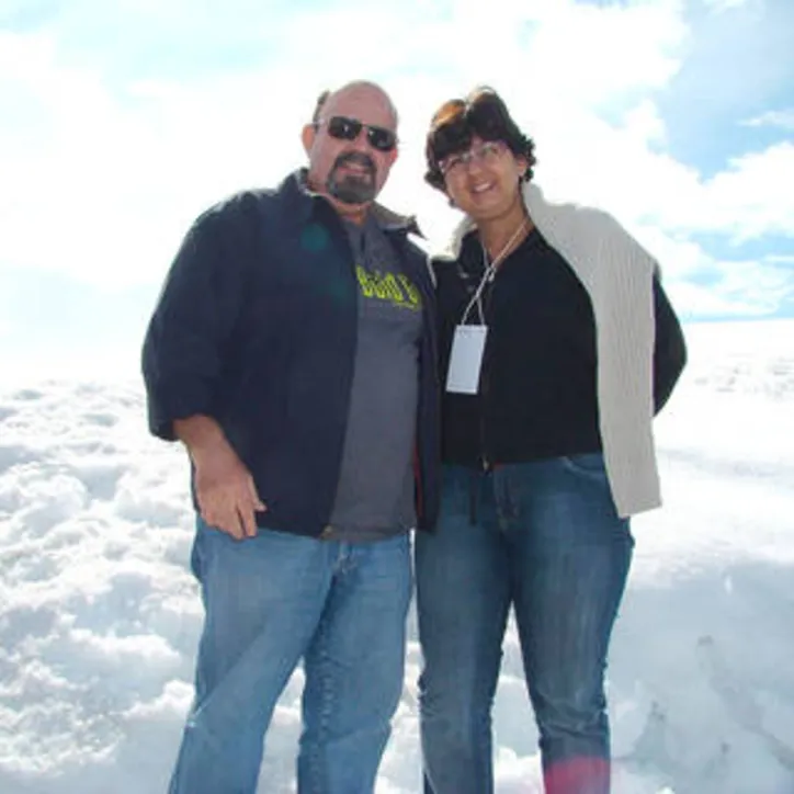 ... hoje todos os vivas vão para o empresário LUIZ ANTÔNIO JARDIM - na foto com seu bem querer, Cristina, sua companhia constante, seja no calor ou no frio