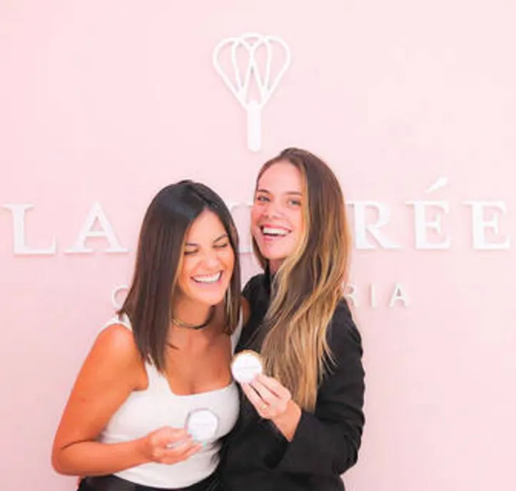 Se depender das hermanas LAÍS+LARA OMENA - agora sócias na La Sucrée - não vai faltar bolo pra comemorar