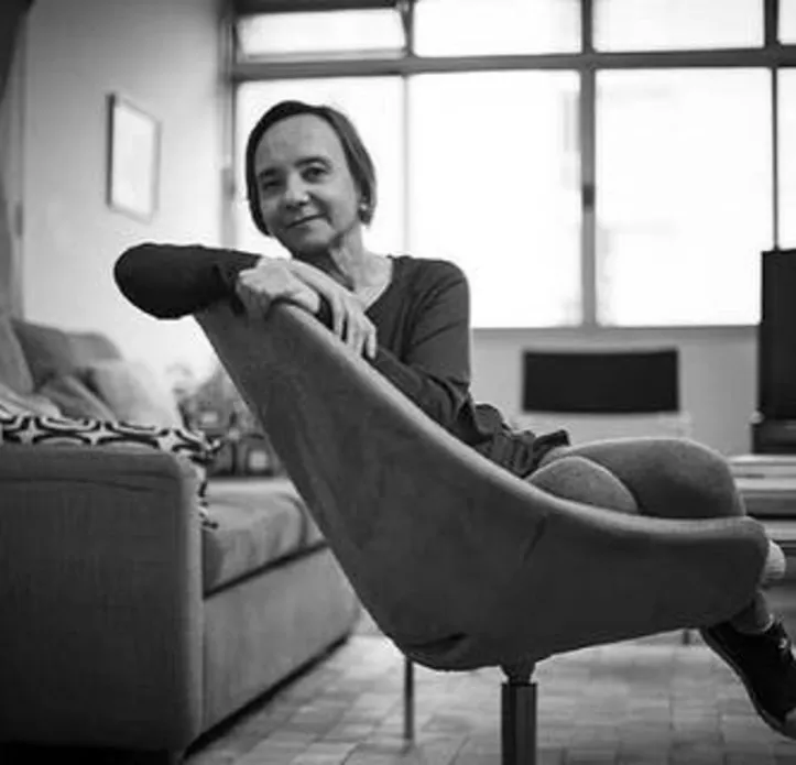 Leitora assídua desta coluna, a  editora de moda paulistana - que ocupa espaço extra no coração deste colunista - MARTA DE DIVITIIS é, de certo, a aniversariante mais chic do dia