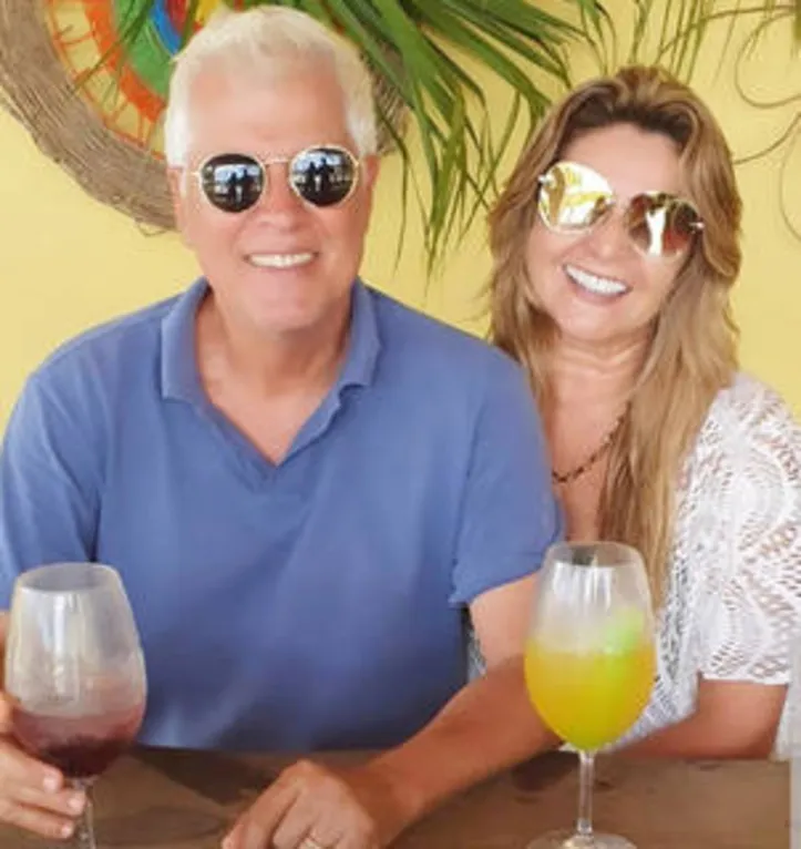 Na base dos bons drinks, Lili Martins brindou, por esses dias, idade nova do seu bem amado, JOAQUIM
