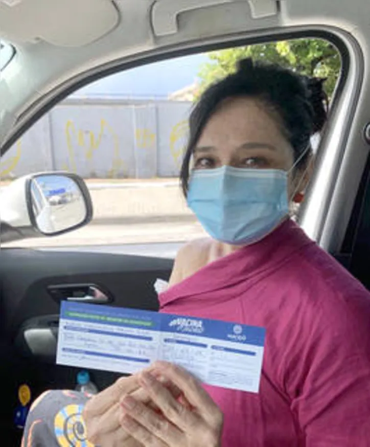 E ANA CLAUDIA LYRA comemorou motivo tão nobre quanto: a gratidão por estar vacinada
