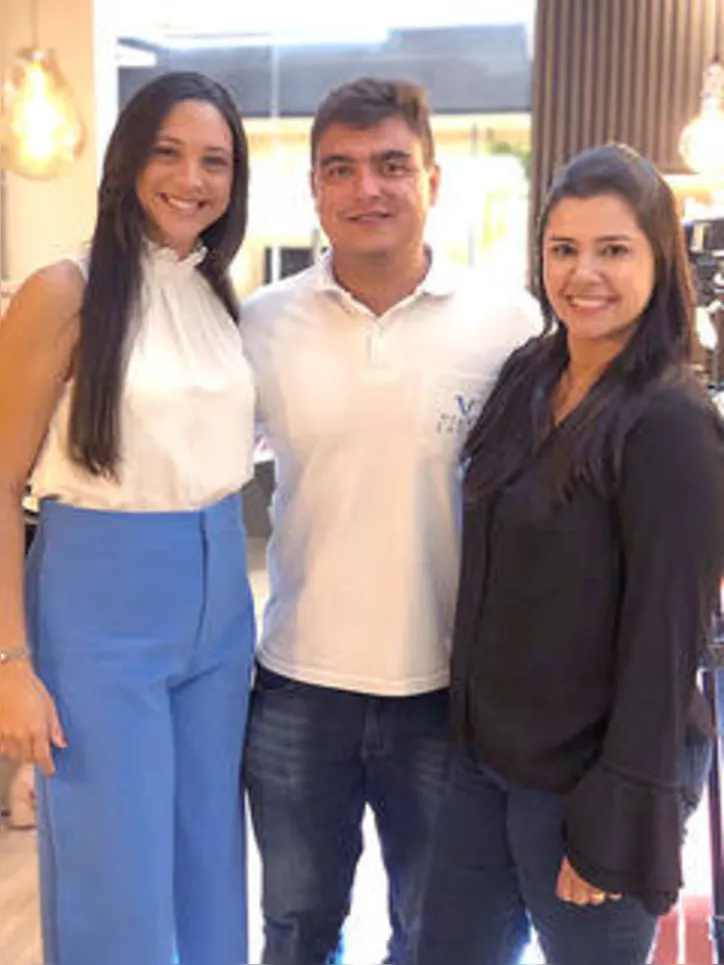 Em noite gourmet, AMANDA VILELA trocou figurinhas com o casal de empreendedores LUIZ TABOADA+MARI ABDALA