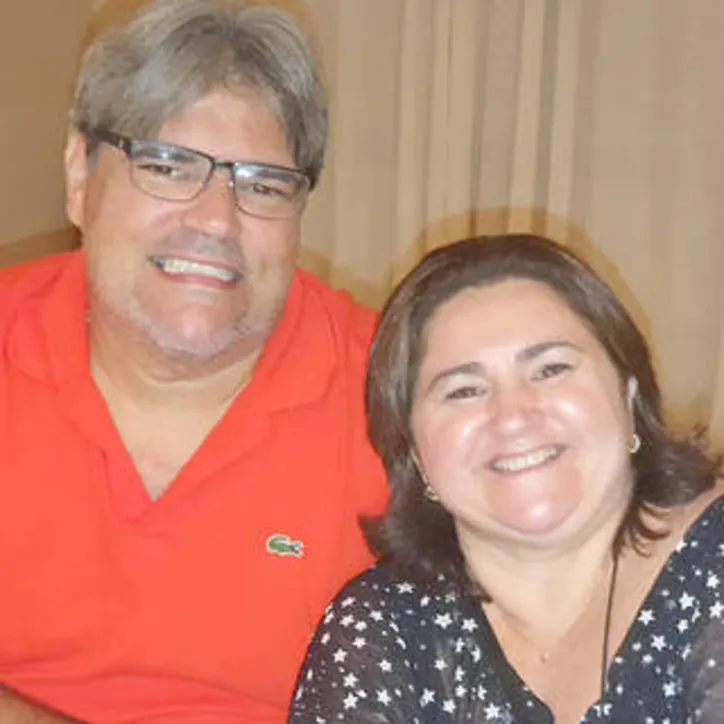 Com o bem amado na moldura, a banqueteira ANDREA BRITTO ganha bem mais que bolo+guaraná hoje - em função de seu b-day
