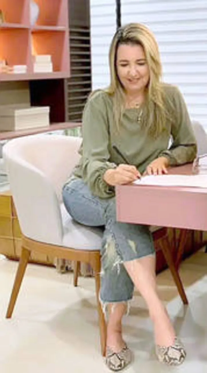 Uma das mais respeitadas arquitetas da seara, FERNANDA COELHO brinda b-day celebrada pela ala décor