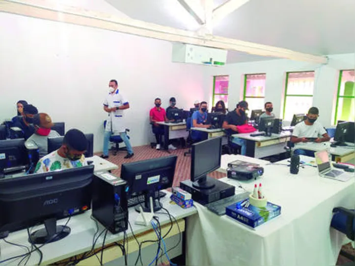 Cursos profissionalizantes proporcionam capacitação para melhorar acesso ao mercado de trabalho