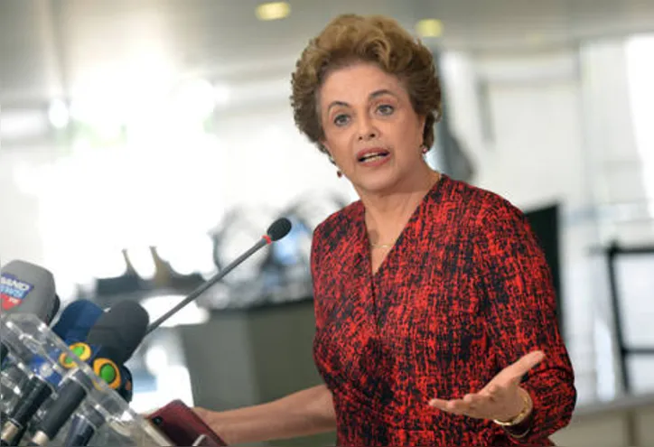 “De início, achei que estávamos lá para o que seria o velório da presidente, mas descobrimos que era o velório do país”, diz cineasta